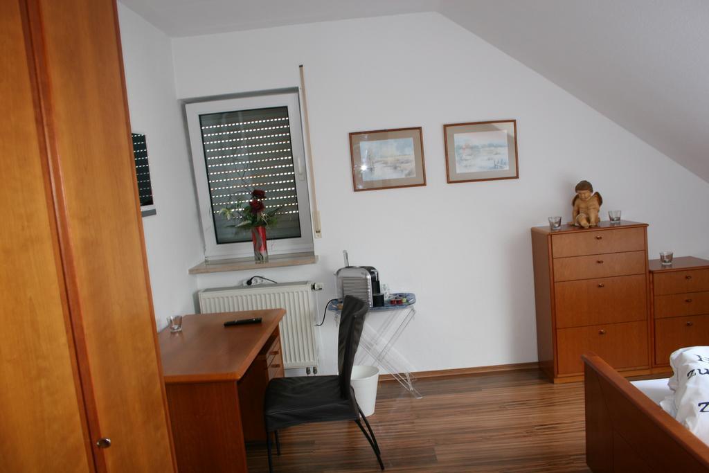 Gaestezimmer Hausaeckerweg Erlangen Exterior foto